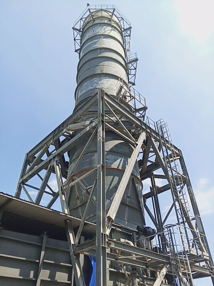Reparación estructural de chimenea industrial